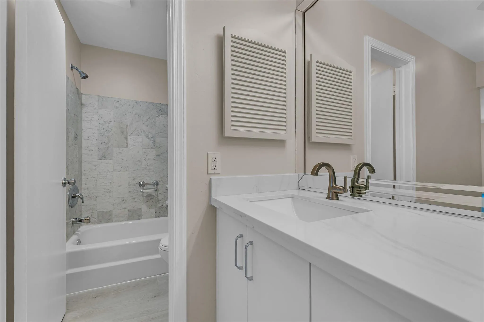 Tub/shower combination
