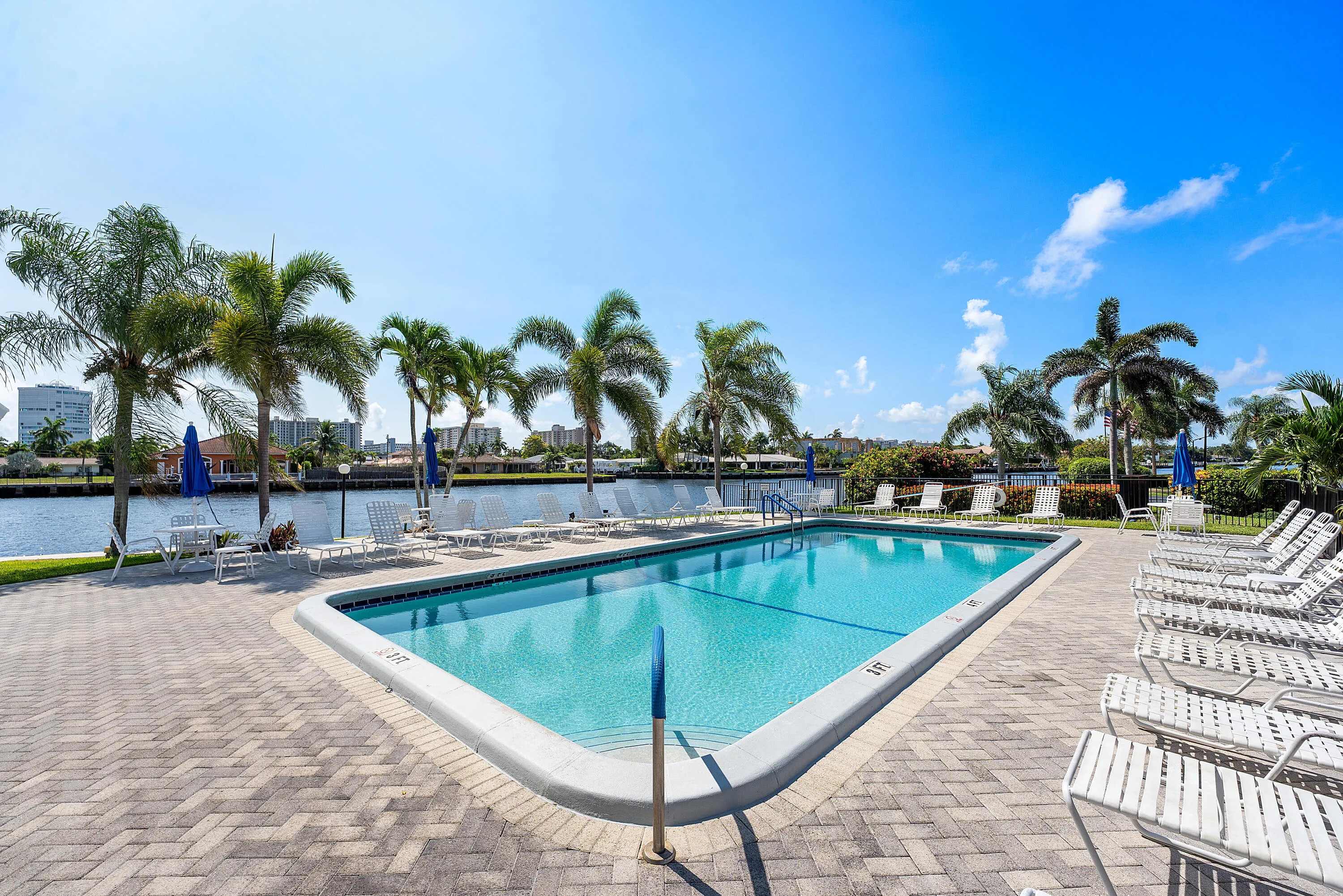 Rec 4 pool and bar with grills at intracoastal waterways.