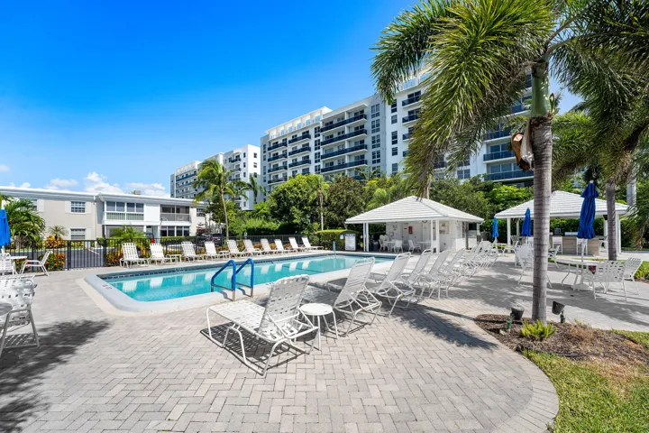 Rec 4 pool and bar with grills at intracoastal waterways.