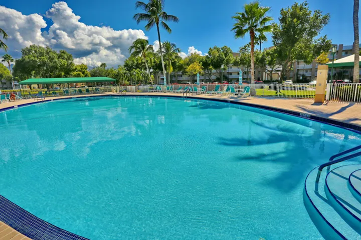 9474 S Belfort Cir Tamarac FL-print-037-