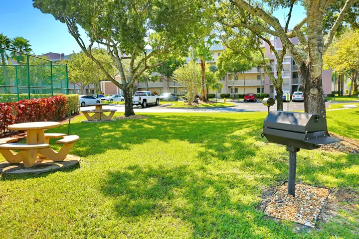 9474 S Belfort Cir Tamarac FL-print-038-