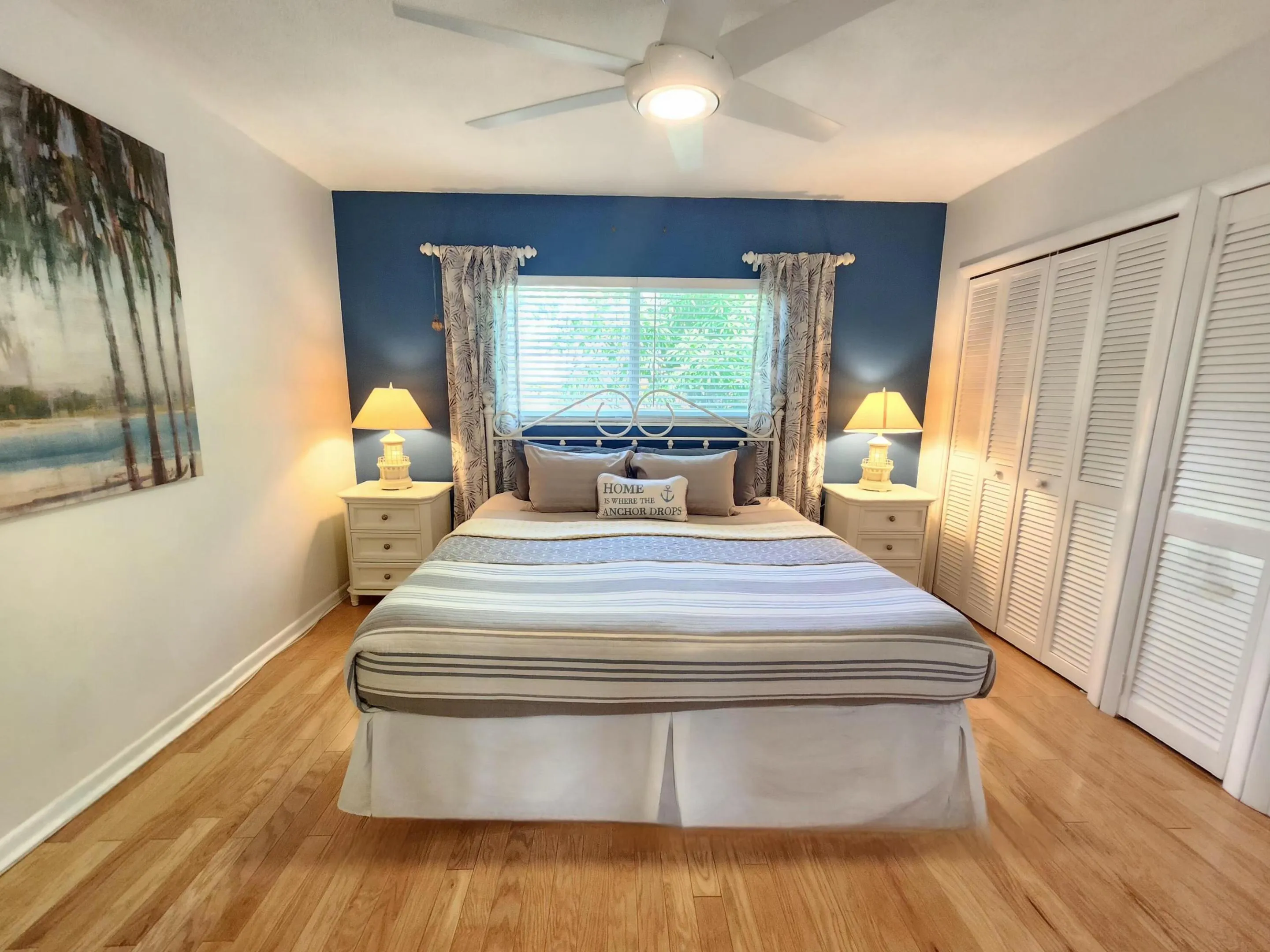 LARGE BEDROOM