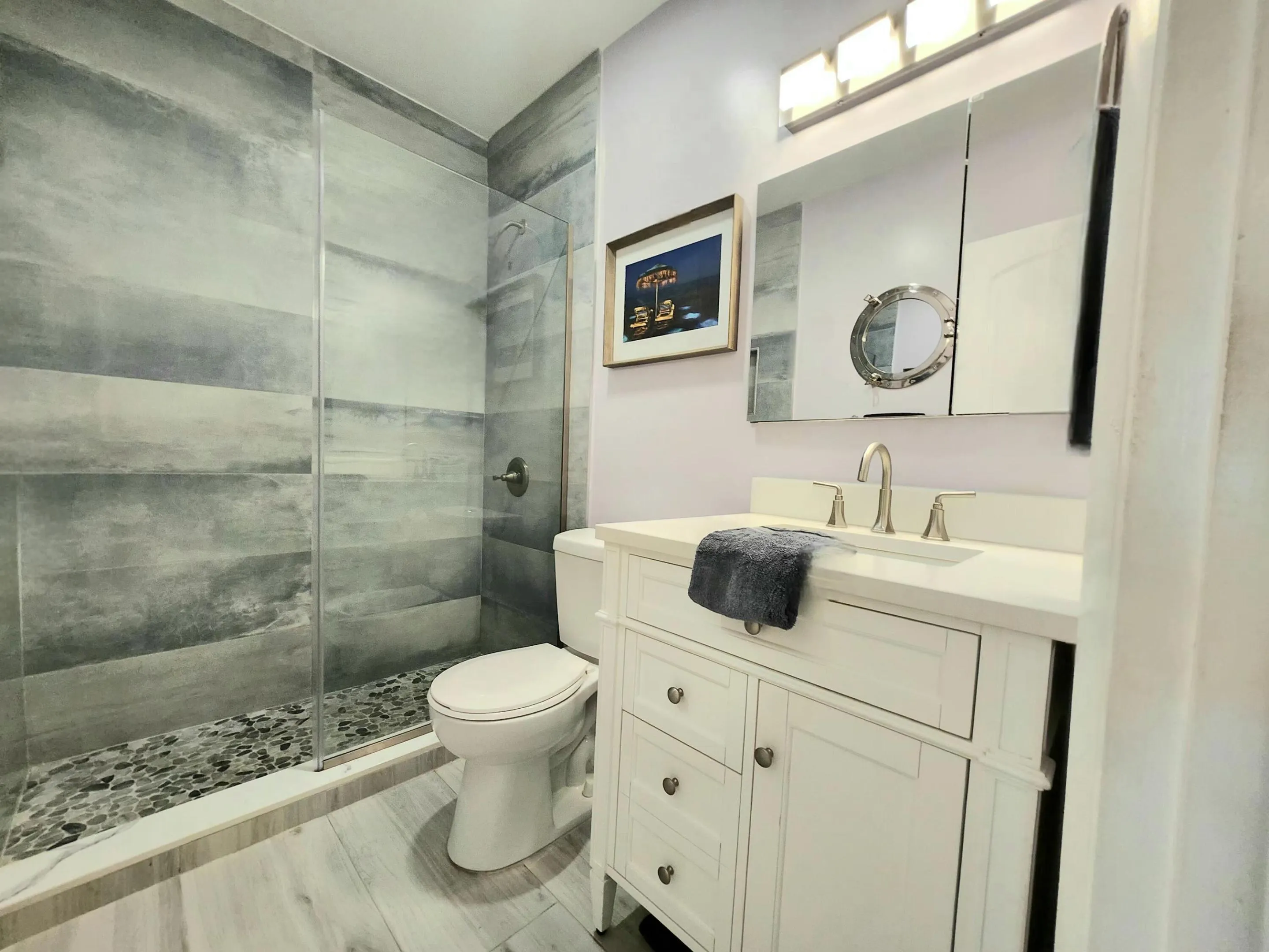 MODERN FINISHES IN THE BATHROOM