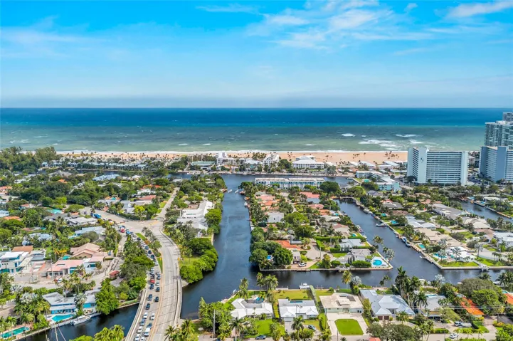 Long views down the canal. walking distance to the beach and inlet! conveniently located close to everything short golf cart ride to Las Olas or walk to Bahia Mar