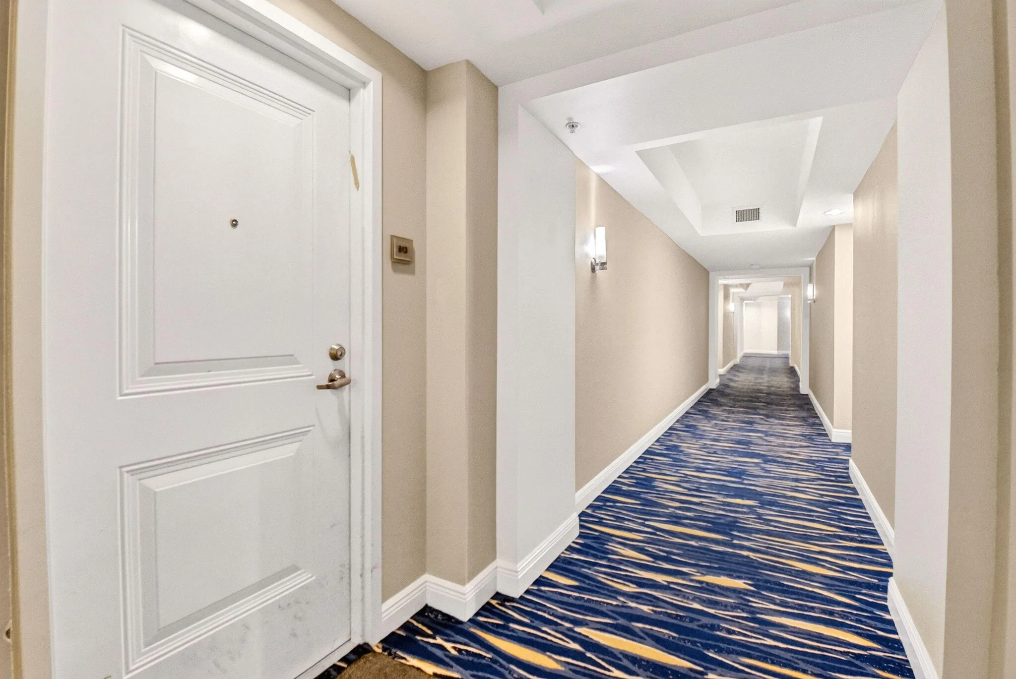 Hallway/Front Door
