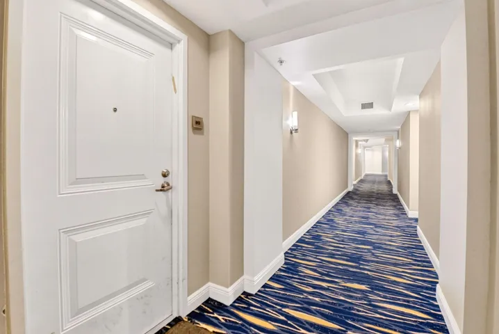 Hallway/Front Door