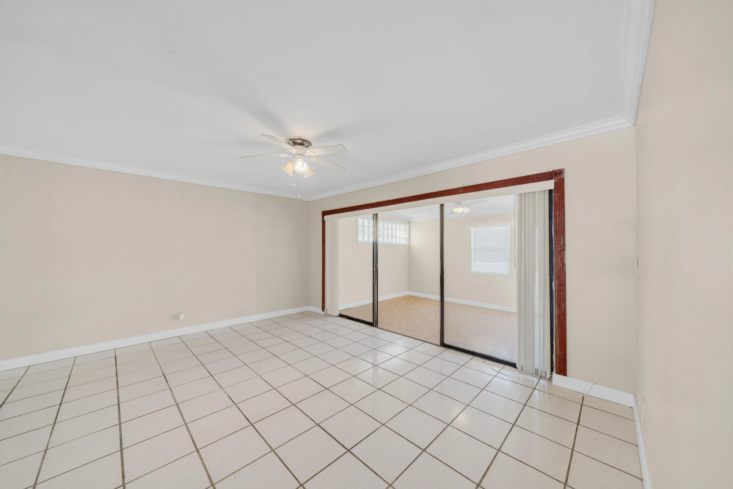 14 Living Area (2)