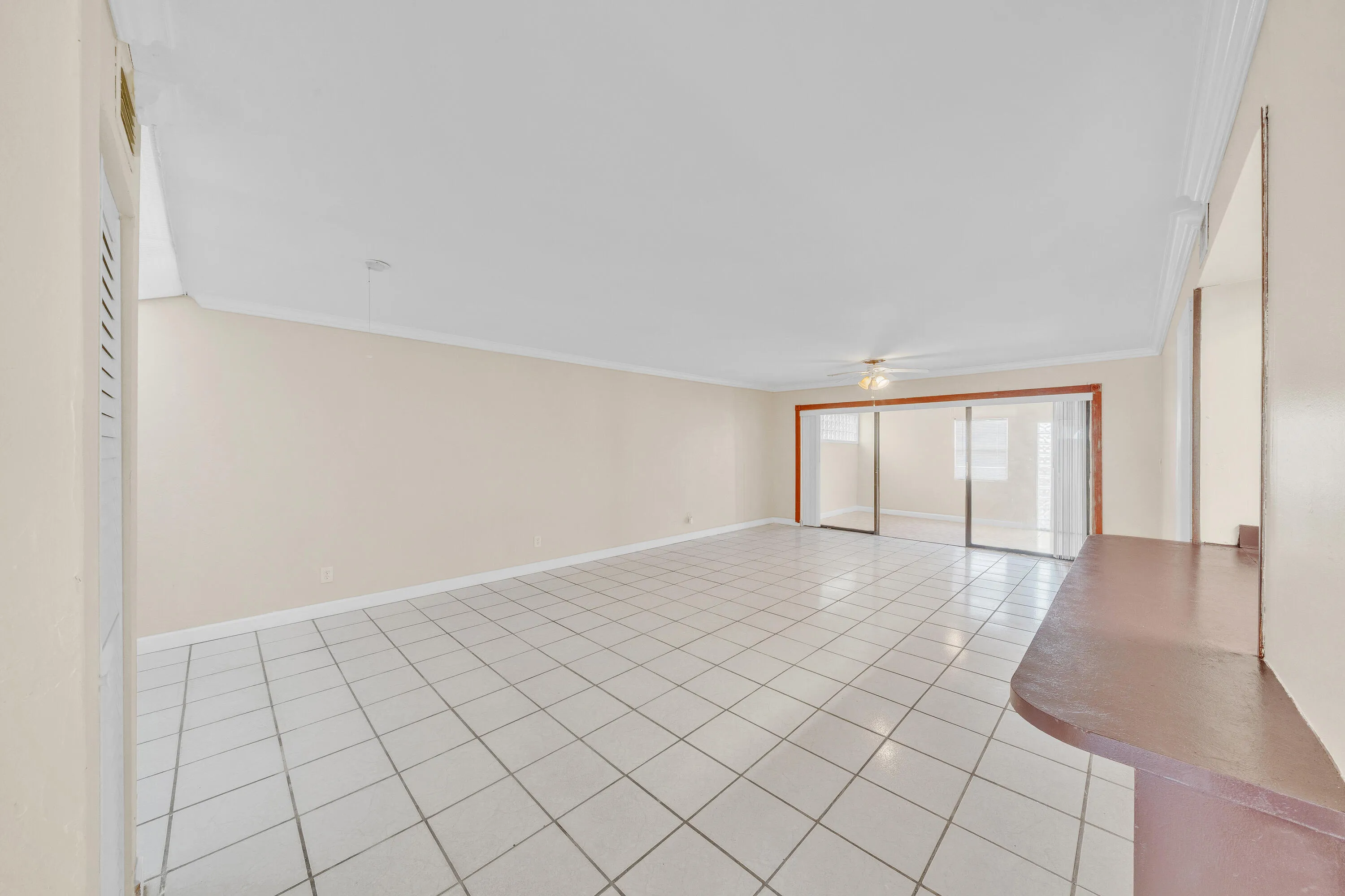 11 Living Area (2)
