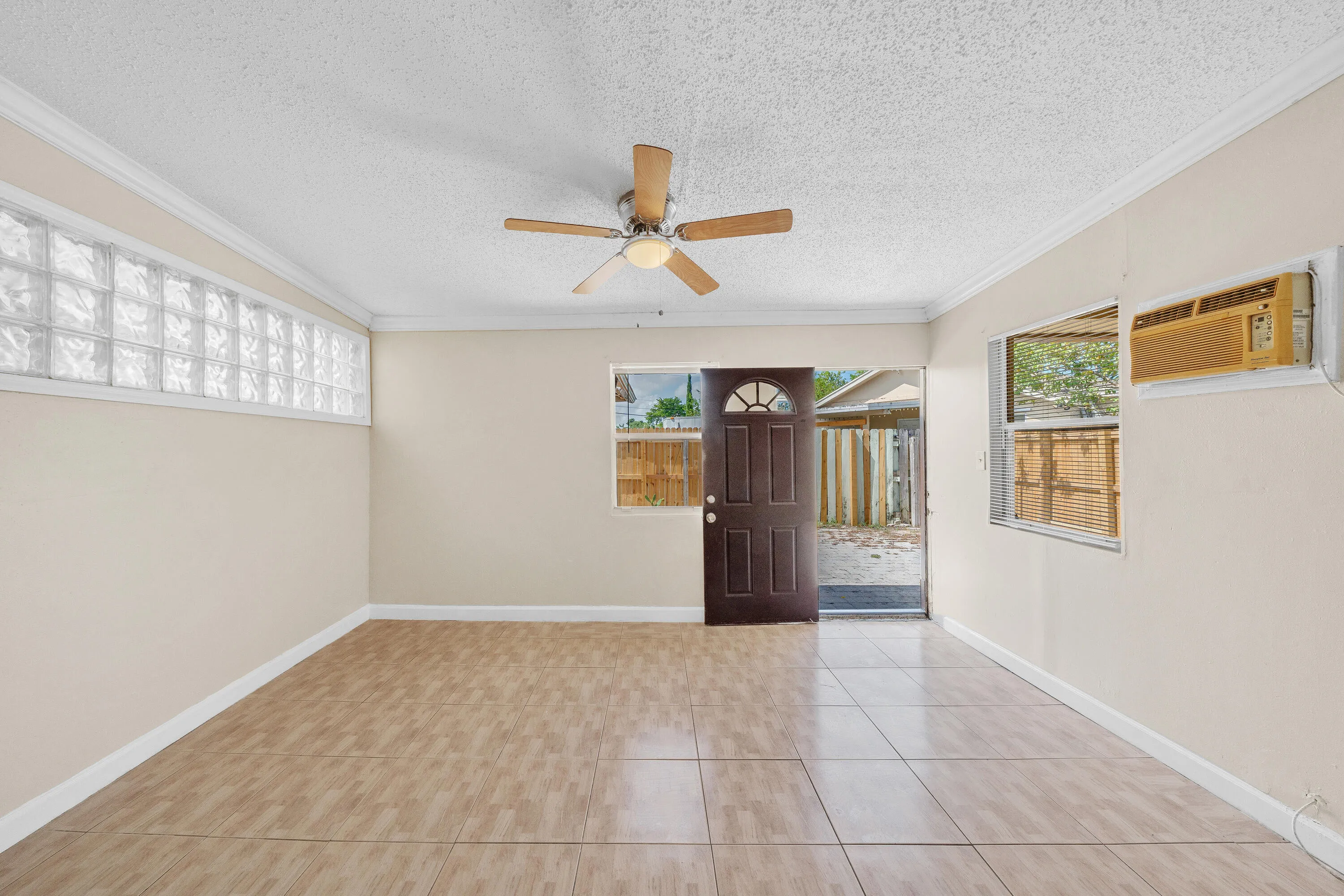 15 Covered Patio (2)