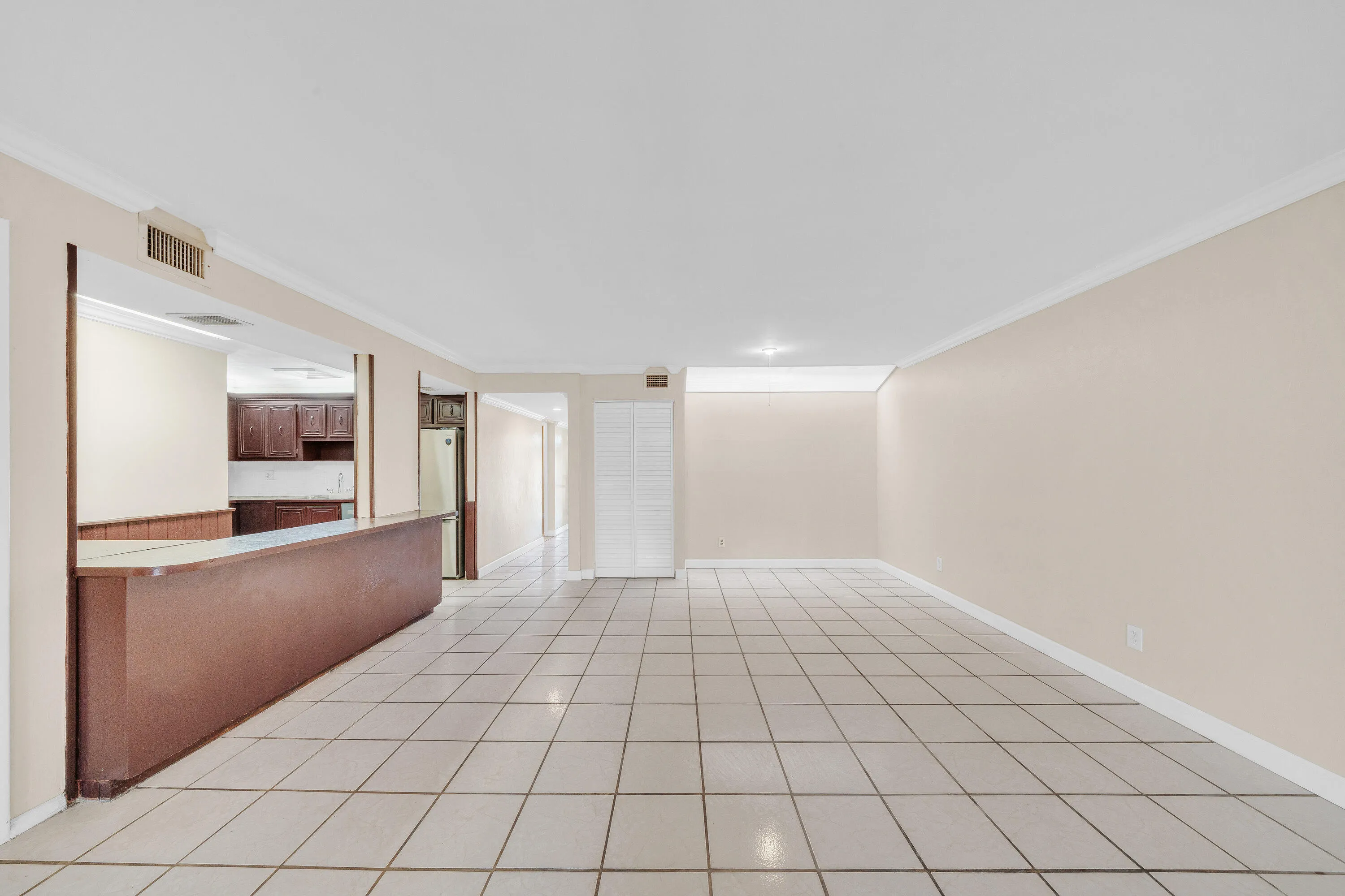 19 Living Area (2)