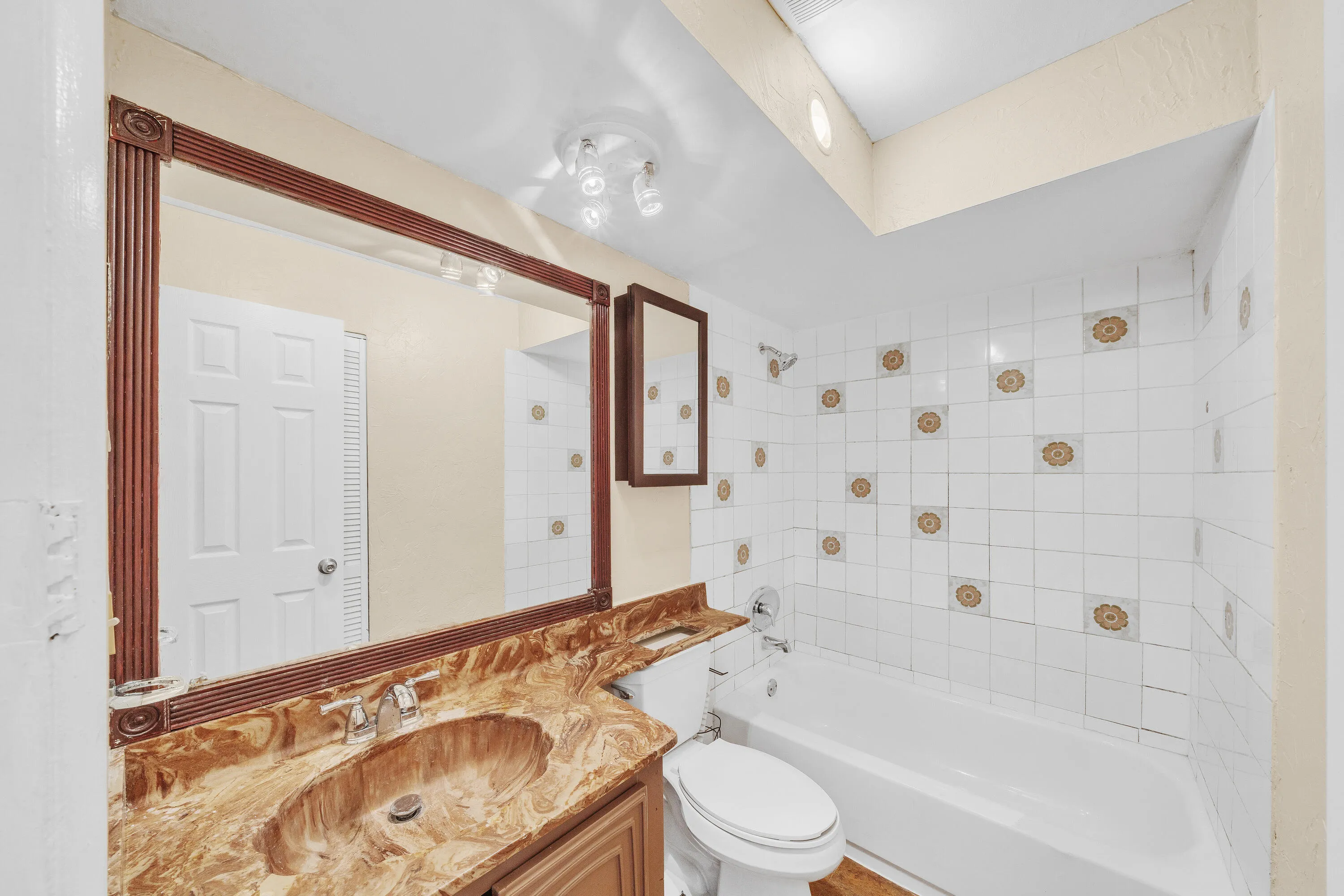 7 Guest Bathroom