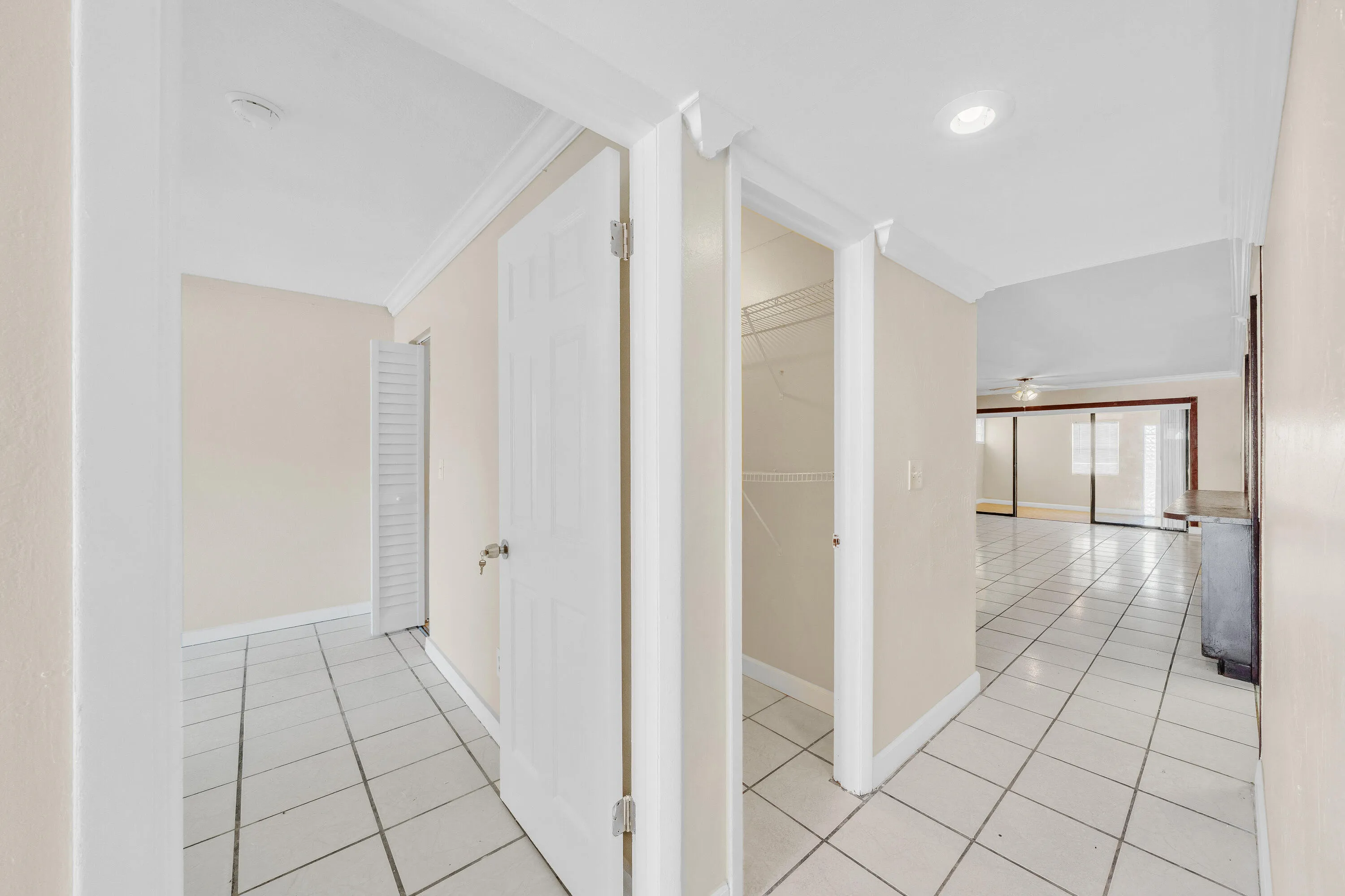 8 Foyer