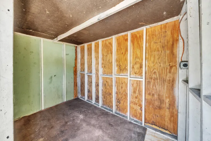 17 Storage Shed (1)