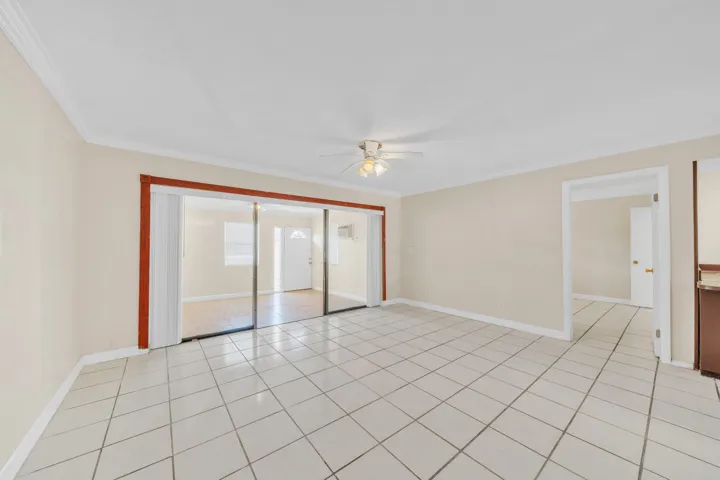 11 Living Area (4)