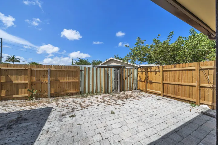 16 Backyard (1)