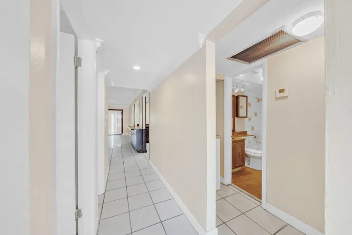4 Foyer