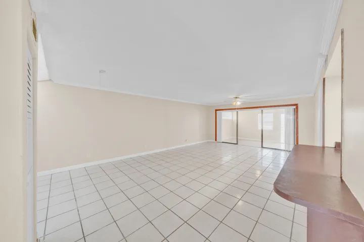 11 Living Area (2)