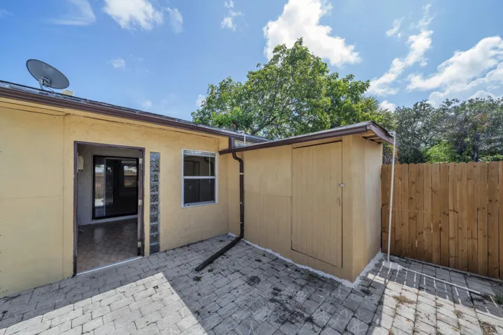 17 Storage Shed (2)