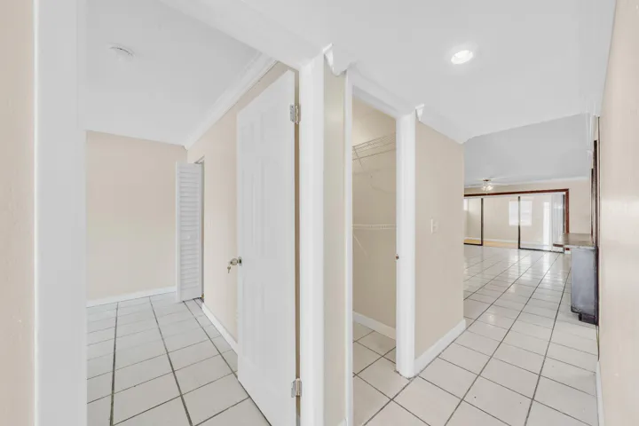 8 Foyer