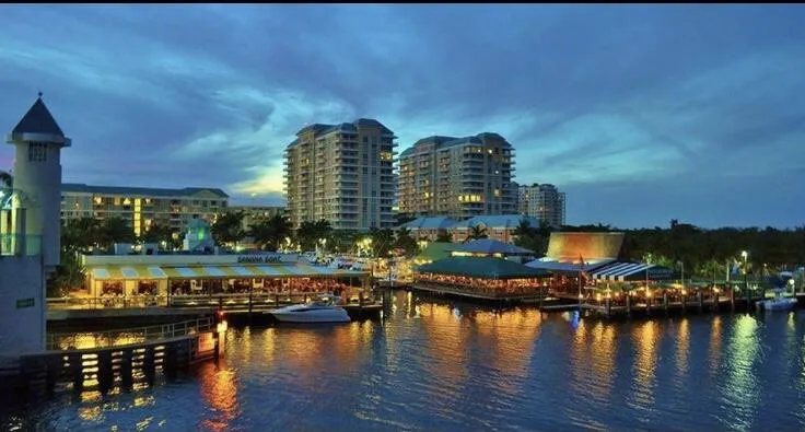 WATERFRONT DINING