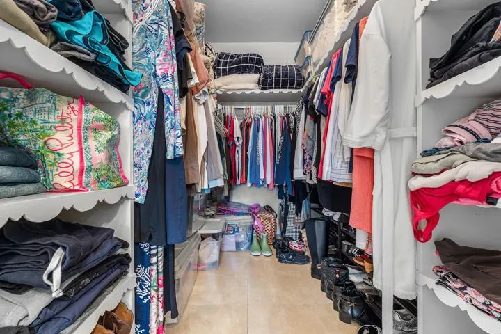 LARGE MASTER WALK IN CLOSET!