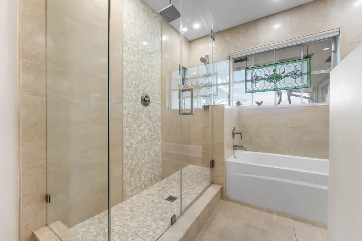 MASTER SHOWER W/ DUAL SHOWER HEADS!