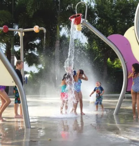 PLAYGROUND SPLASH PARK!