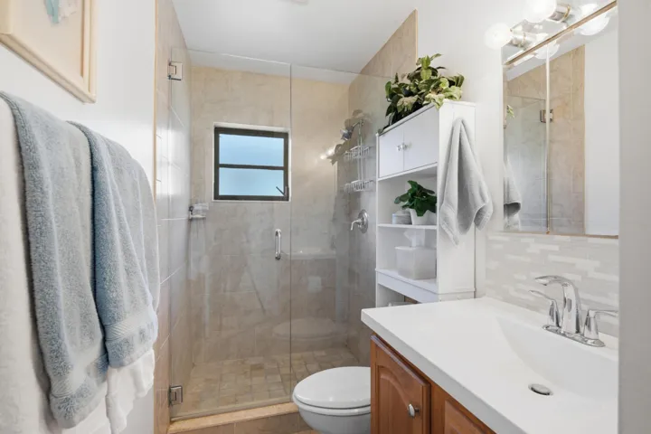 10325 bath 2