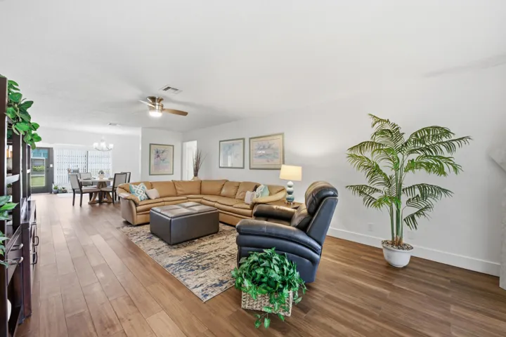 10325 living room