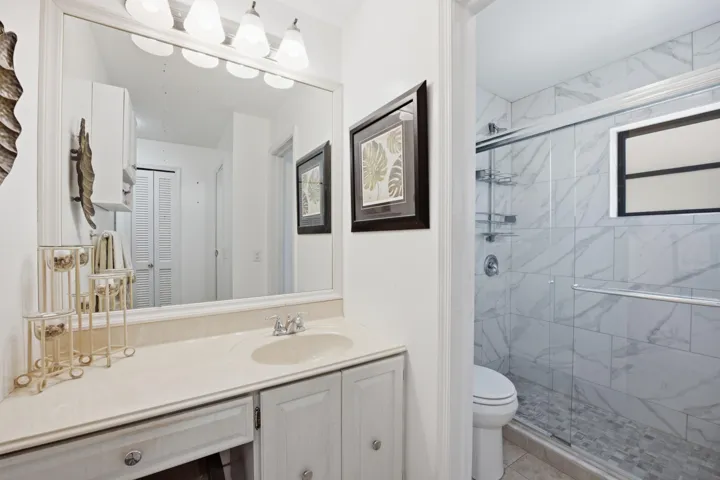 10325 master bath use
