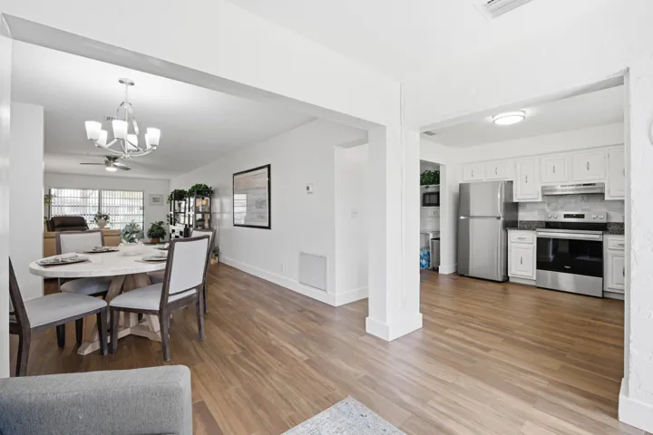 10325 sitting living dining