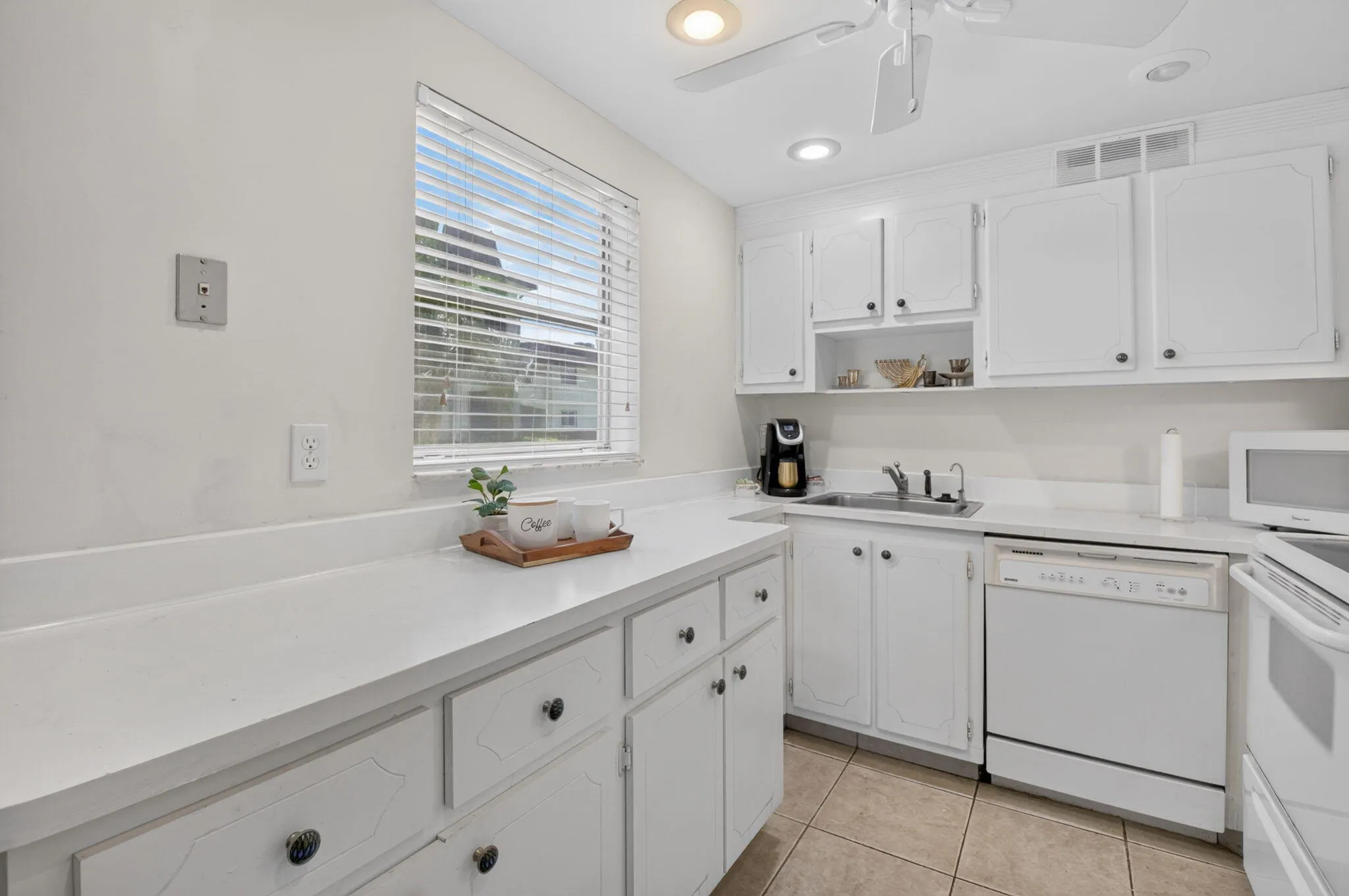 BRIGHT KITCHEN WITH AMPLE CABINETS
