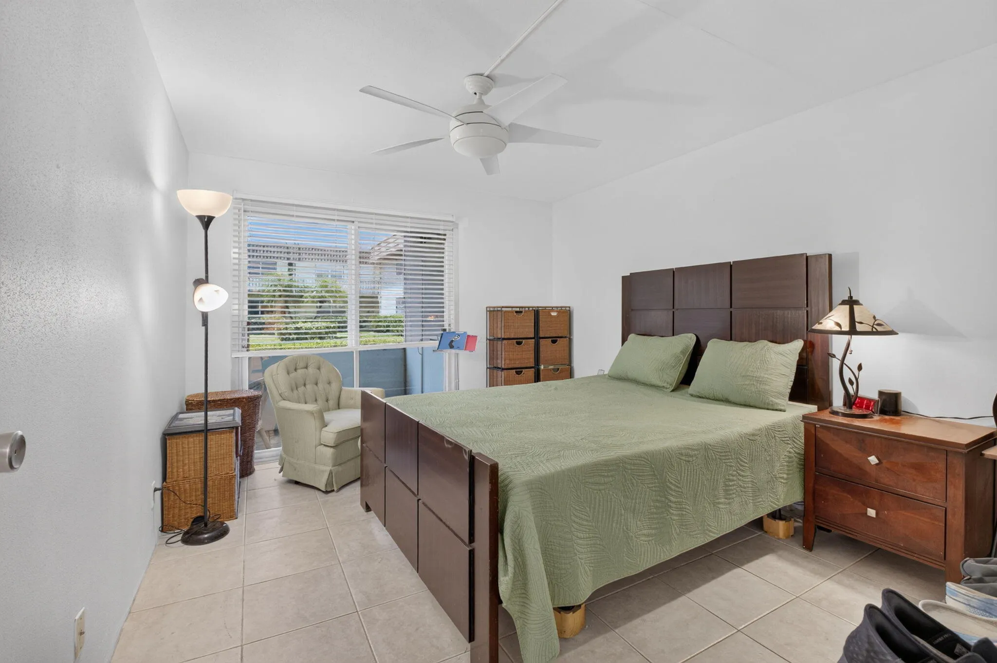 PRIMARY BEDROOM WITH WALK IN CLOSET