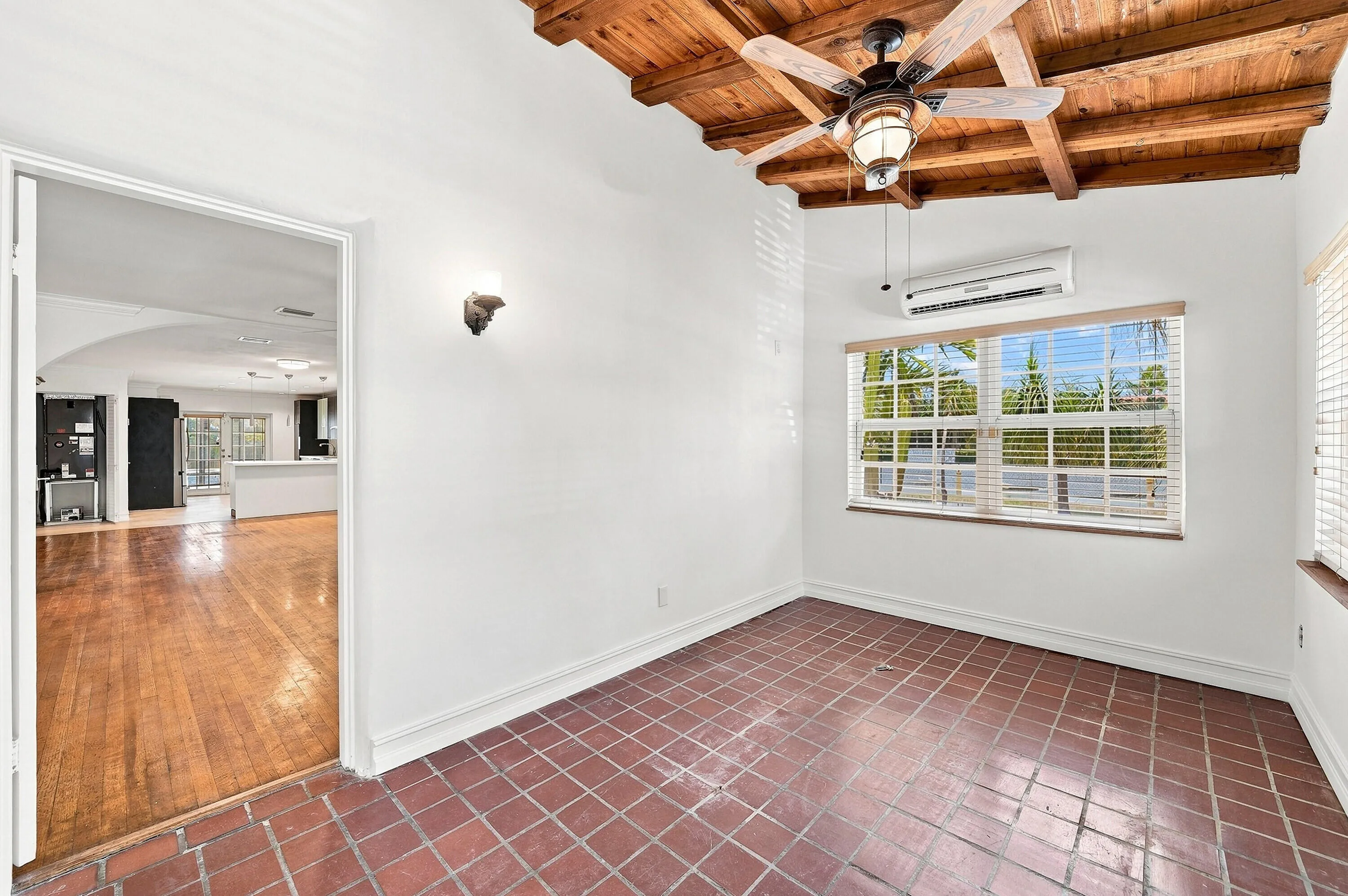 Entryway/foyer/Florida Room