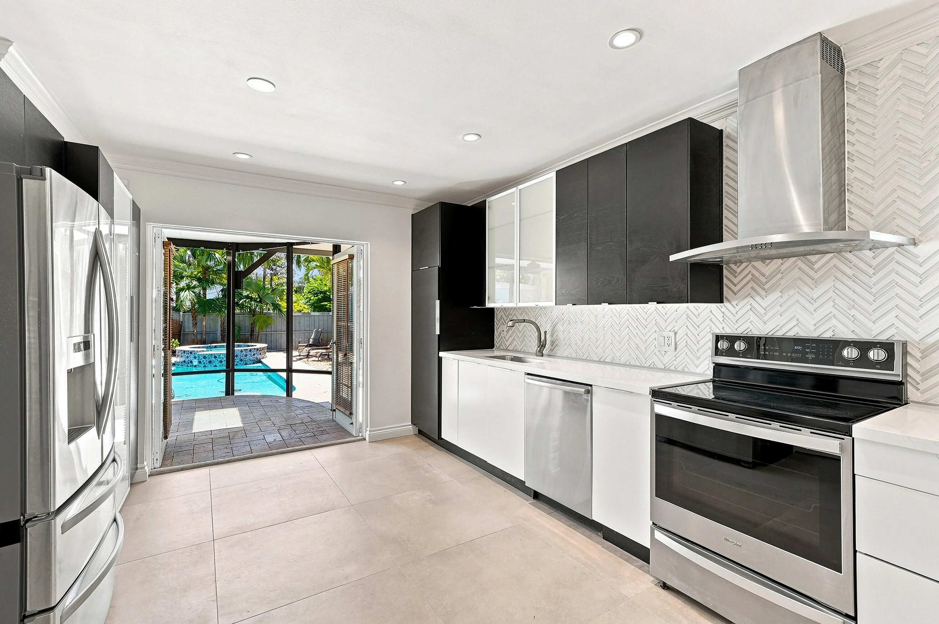 Kitchen to Pool