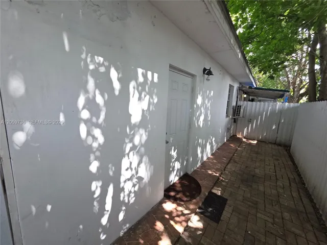 In-Law Quarters Entry.