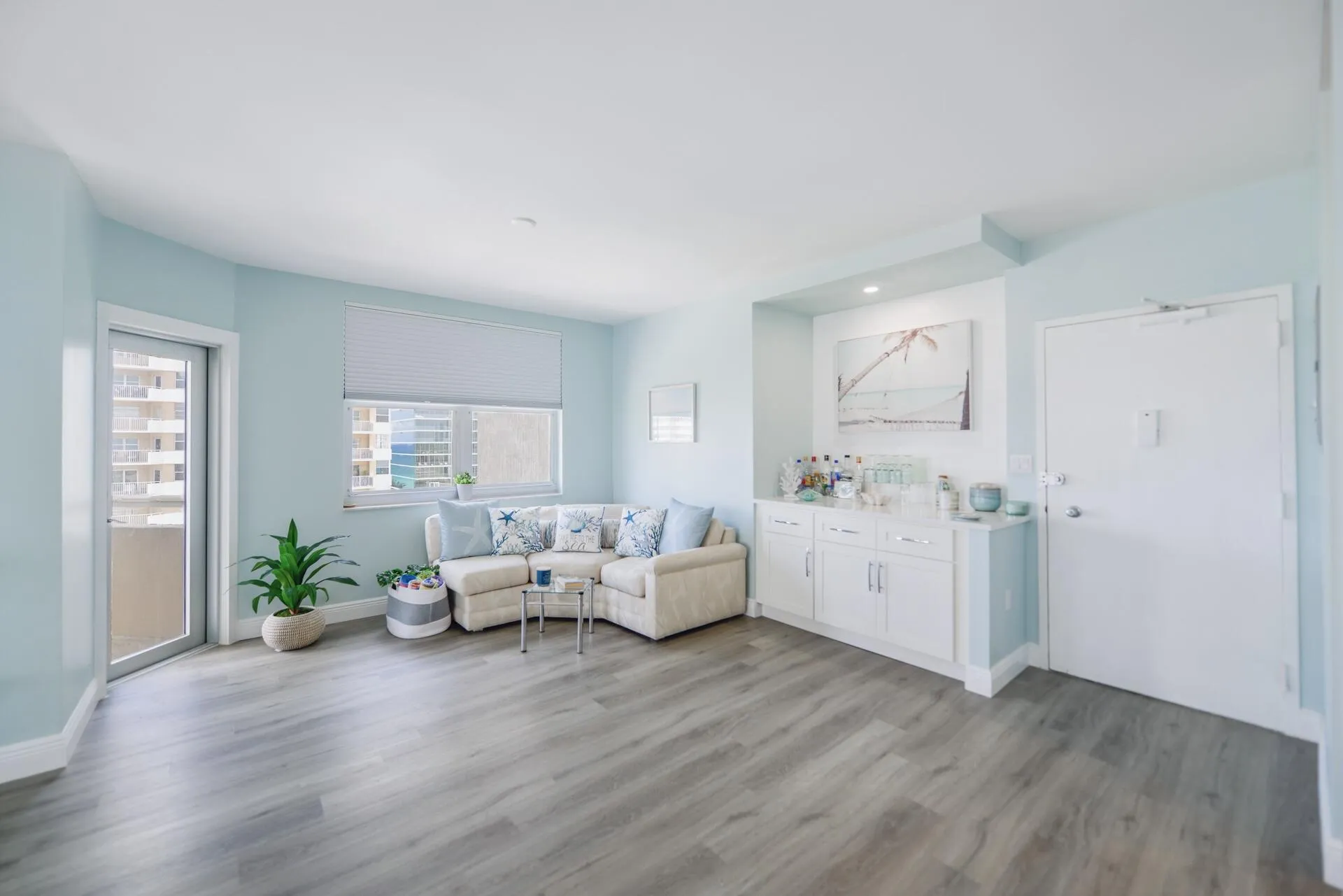 2 RE 1985 S Ocean Dr, apt. 8P, Hallandal