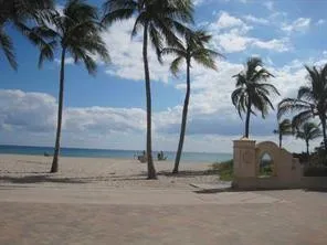 Beautiful Hollywood Beach -steps to the sand