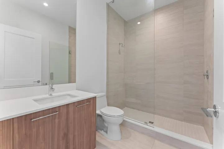 3rd bath has a tub