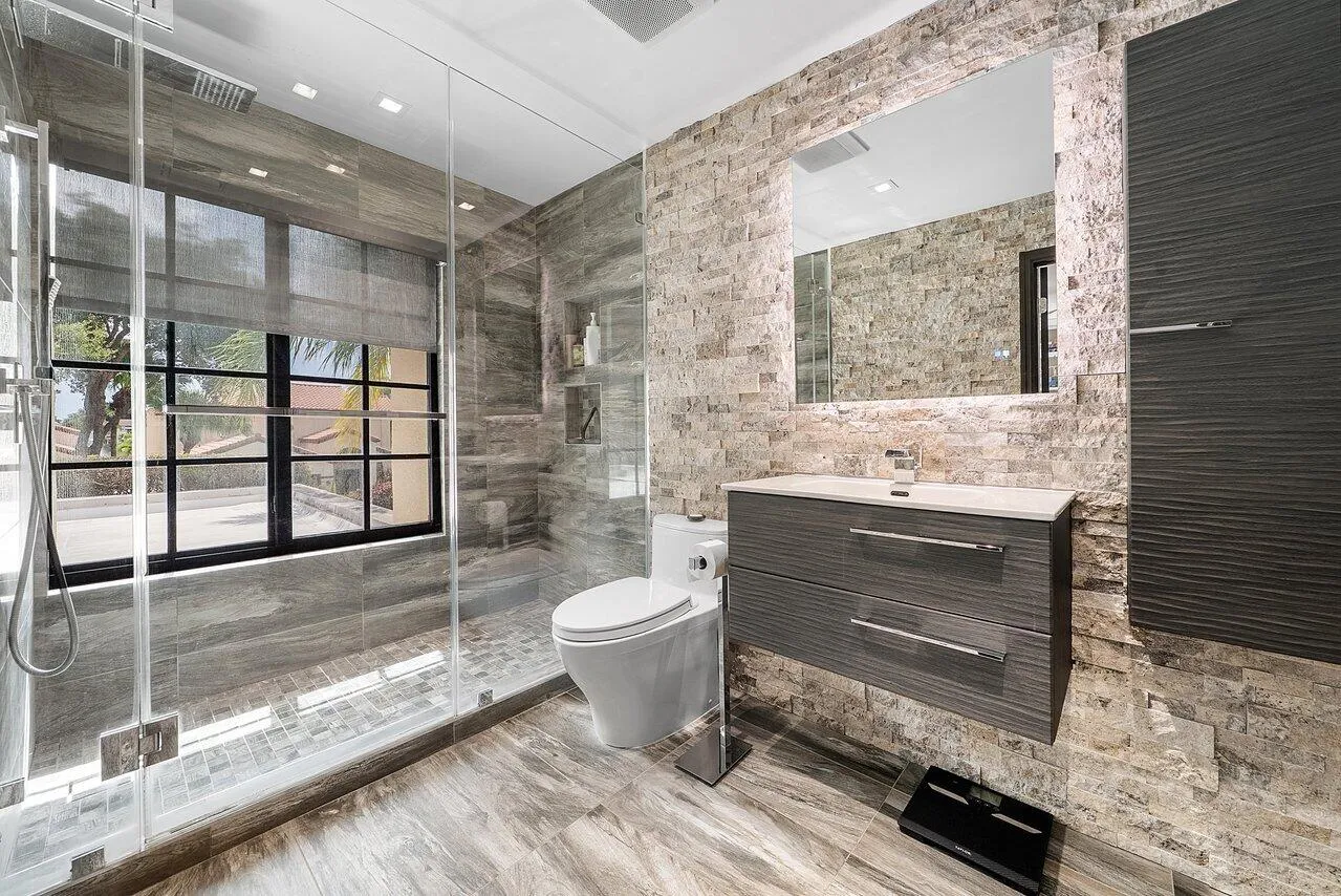 2nd Bath upstairs