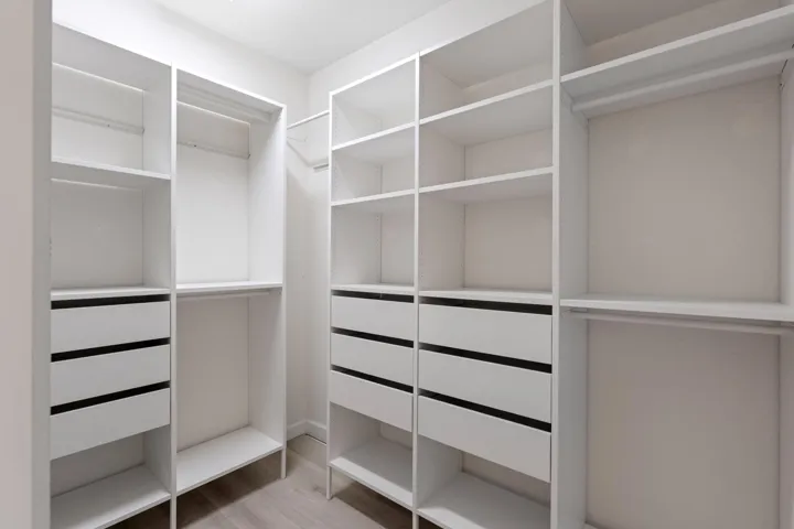 Walk-in Closet