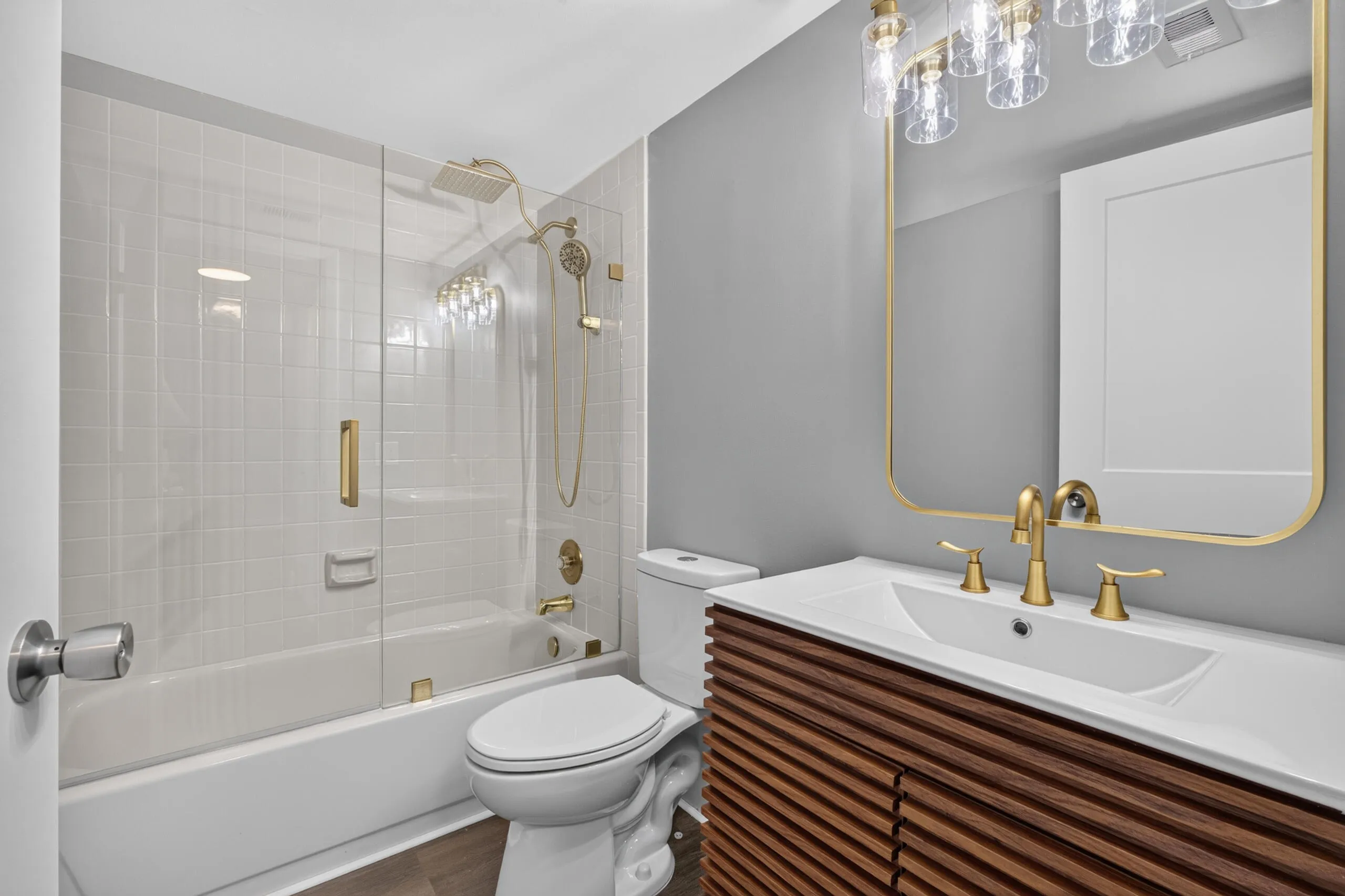 Bathroom 2.