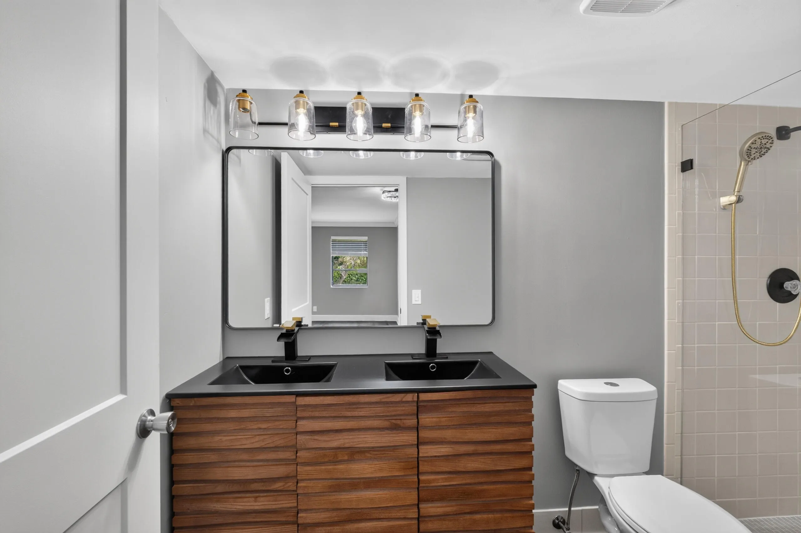 Dual sinks.