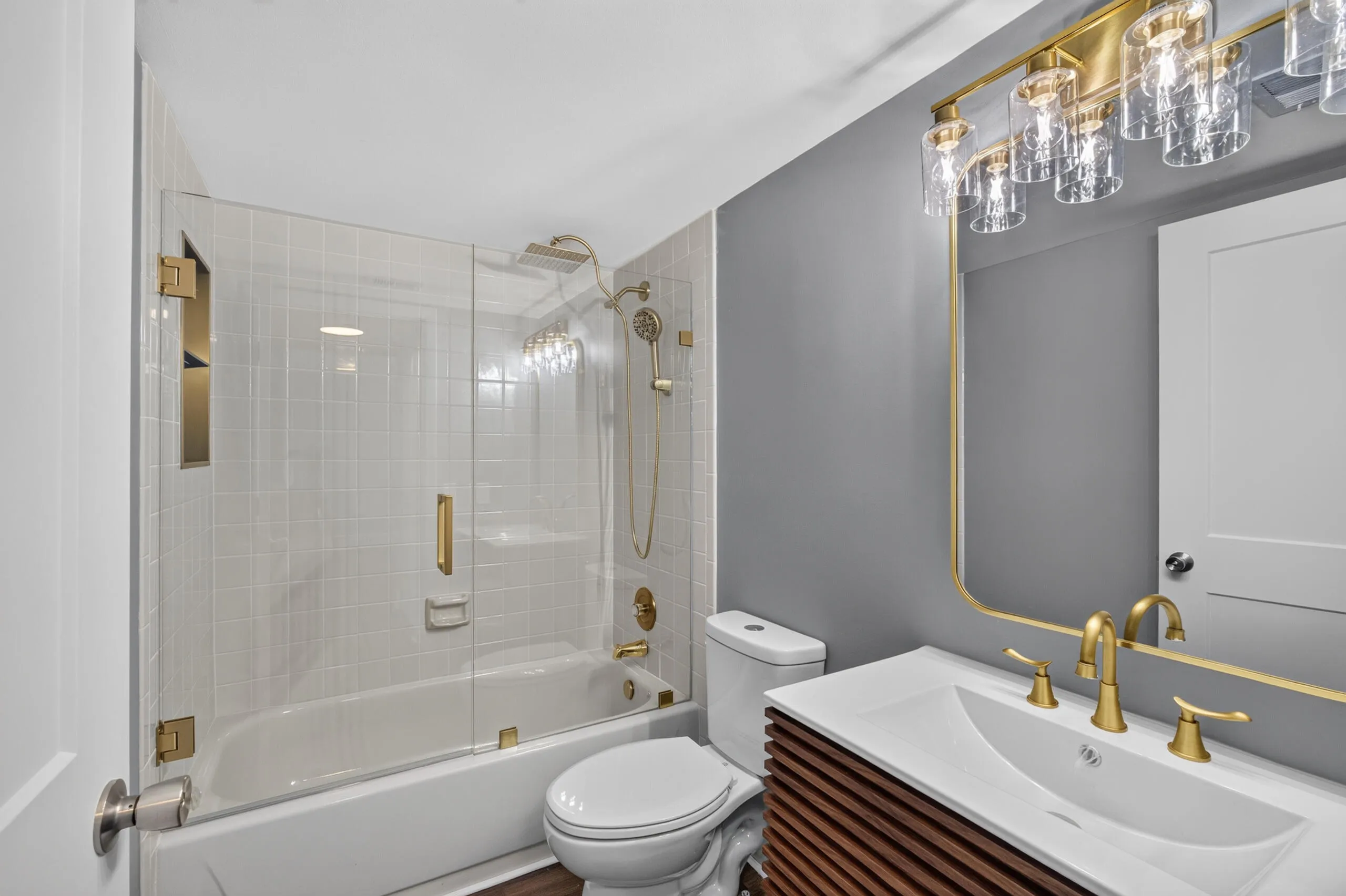Bathroom 2.
