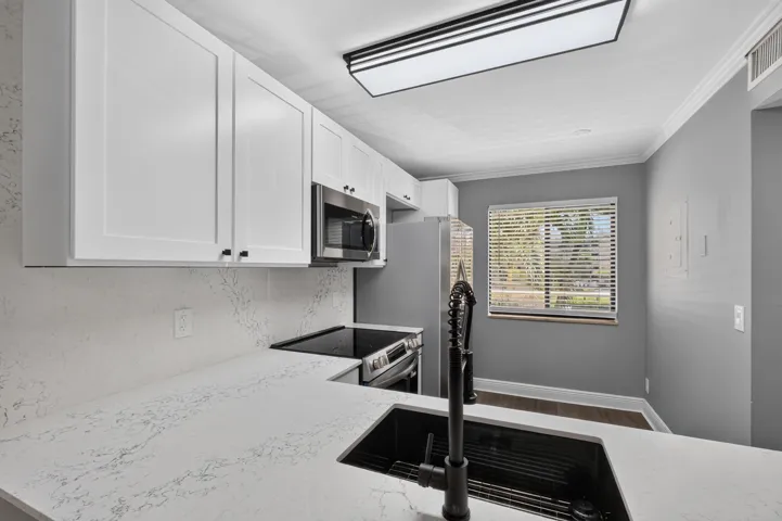 Gorgeous new kitchen.