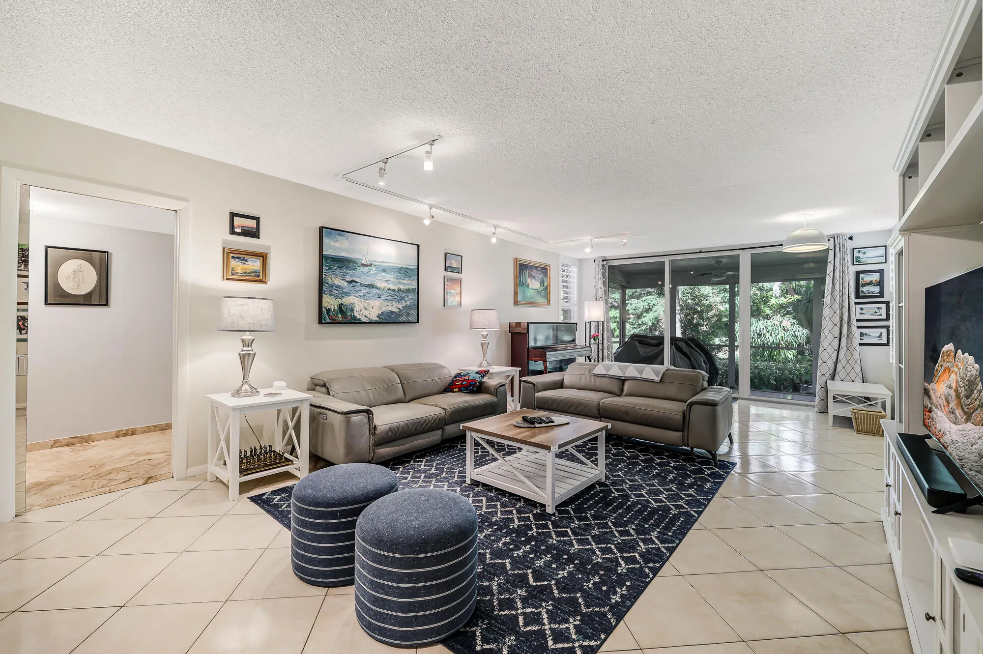 Ceramic flooring throughout