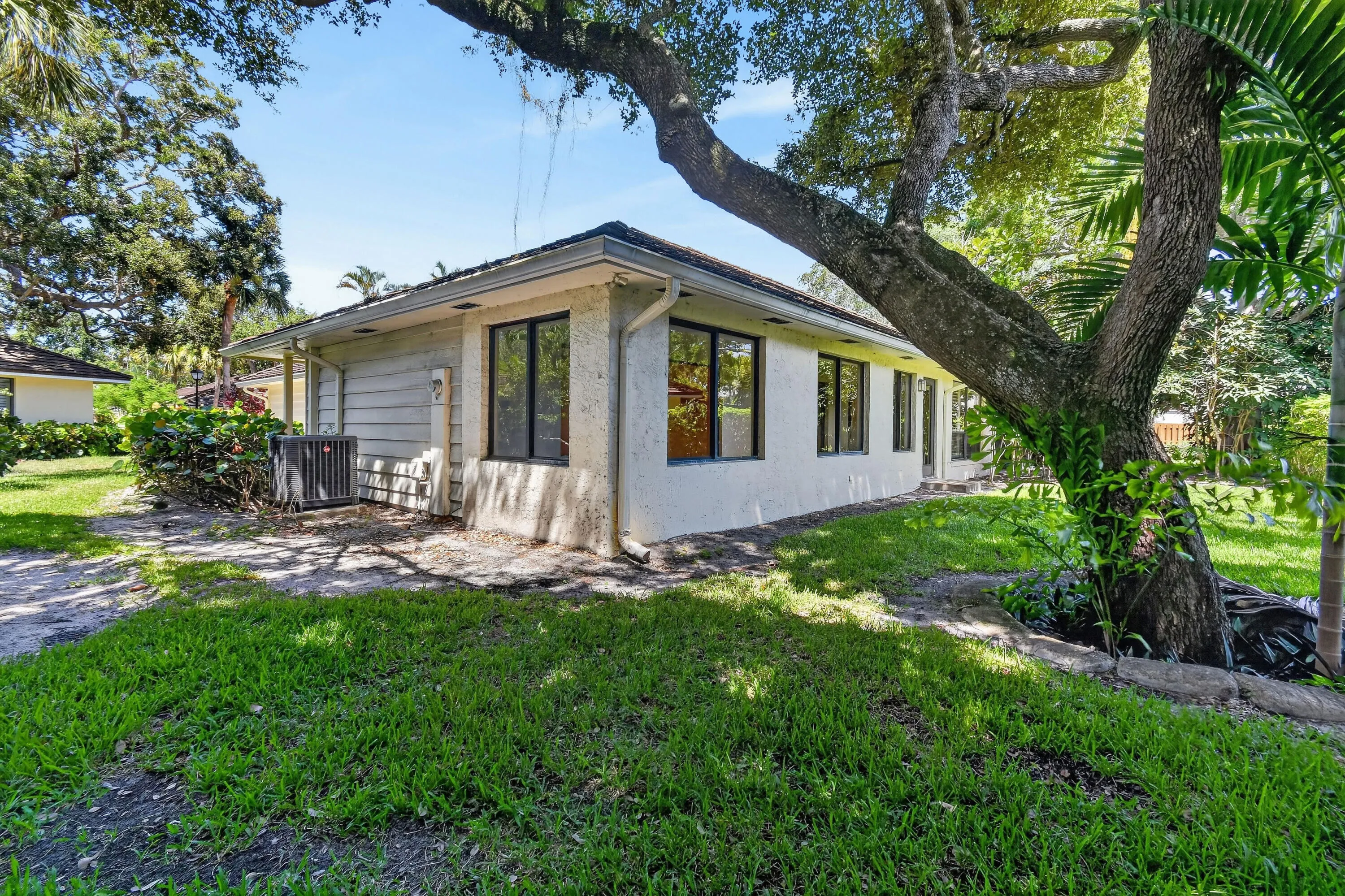 11453ShadyOaksLane(56)
