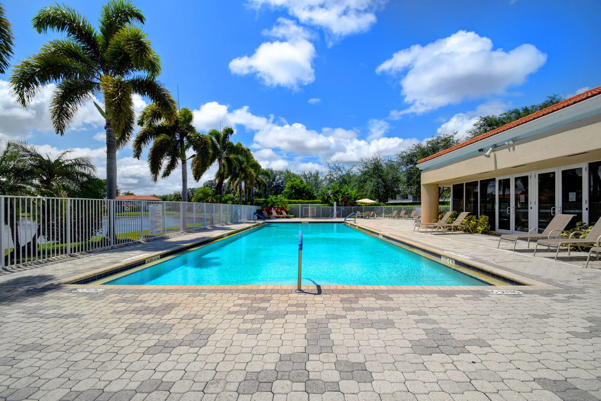 48-web-or-mls-Villa San Remo (1)