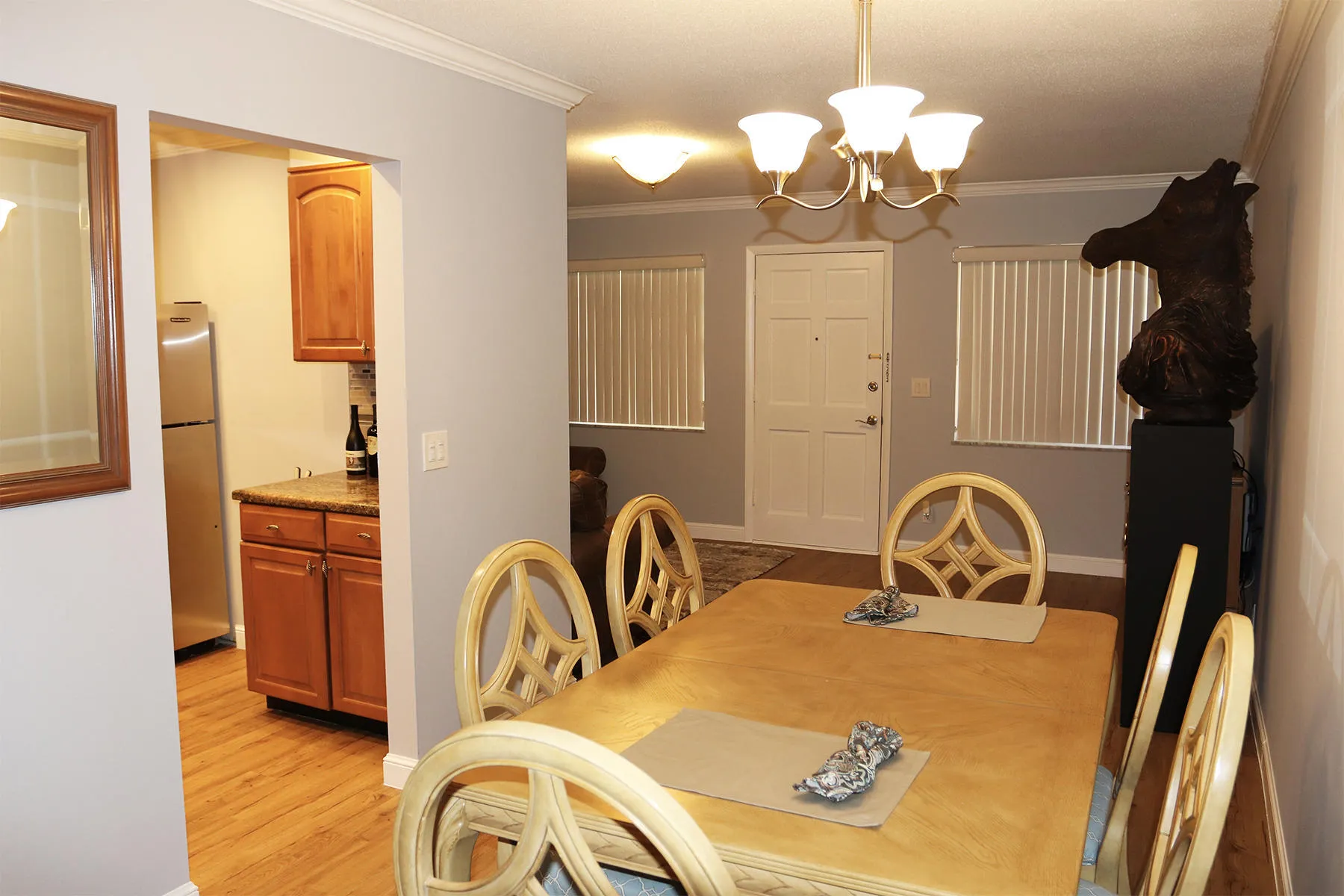 Dining to entry