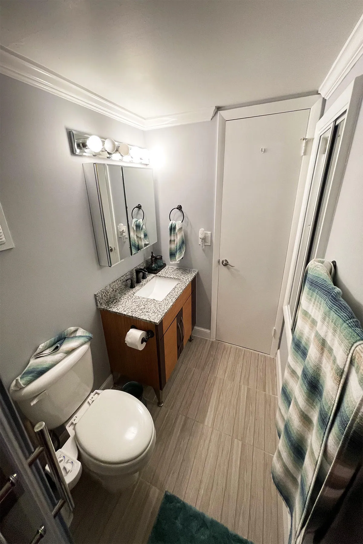 Full Bath to entry